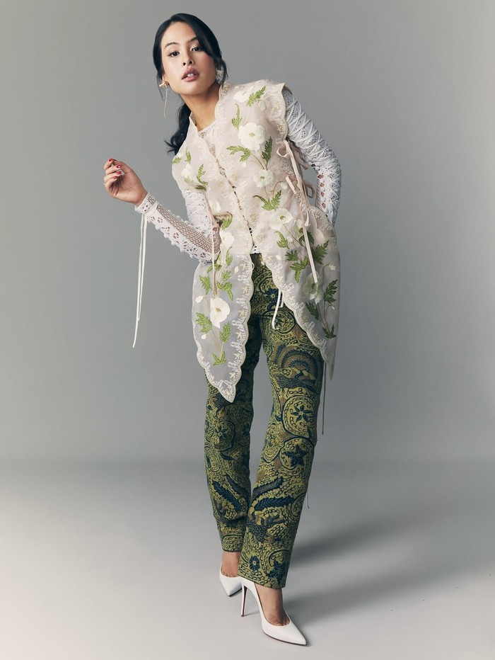 Selebriti berbaju batik