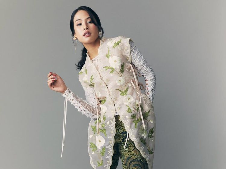 Lihat Deretan Foto Selebriti Cantik Saat Berbaju Batik