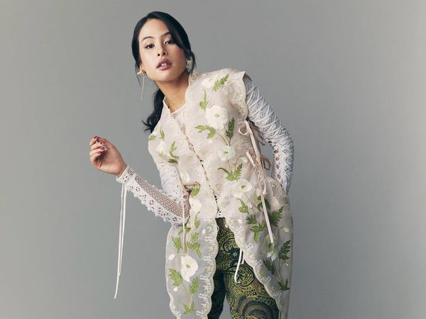 Lihat Deretan Foto Selebriti Cantik Saat Berbaju Batik