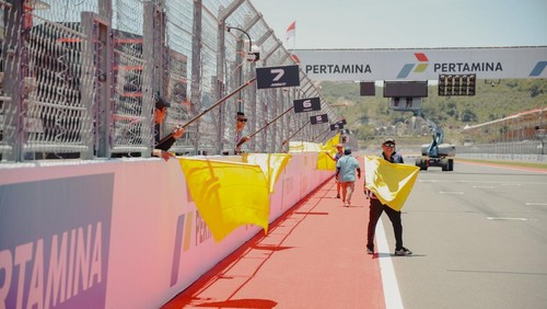 Simulasi flag marshal digelar di sepanjang lintasan Sirkuit Mandalika, Lombok. (Foto: Dok. MGPA)