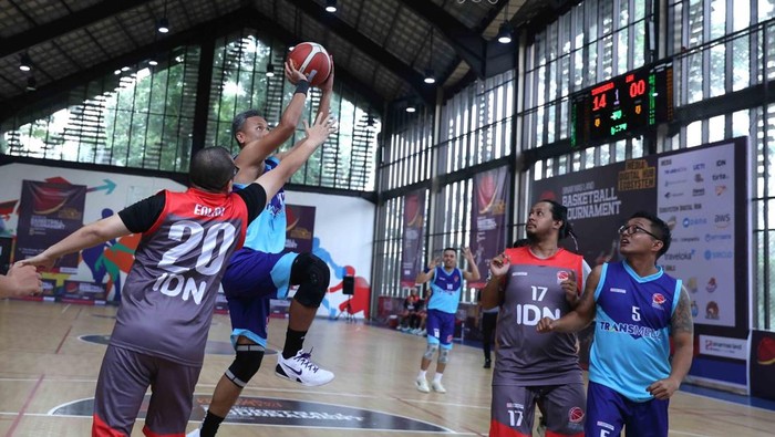 Sinar Mas Land Basketball Tournament 2025 dimulai, Transmedia langsung tancap gas.