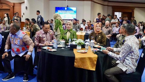 Wali Kota Kendari Siska Karina Imran saat kunjungan kerja ke kantor Badan Kepegawaian Negara (BKN) bersama Gubernur, Bupati, dan Wali Kota se-wilayah kerja Kantor Regional IV Makassar.