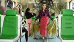 Stasiun KA Madiun Jadi Panggung Peragaan Busana Batik di Hari Batik Nasional