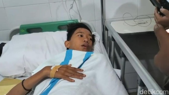 Syaiful Rosi Abdillah (13) santri terakhir yang dievakuasi dalam keadaan hidup dari reruntuhan ponpes di Sidoarjo.