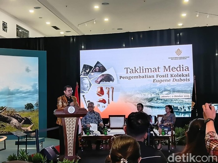 Taklimat Media Pengembalian Fosil Koleksi Eugen Dubois di Museum Nasional Indonesia, pada Kamis (2/10).