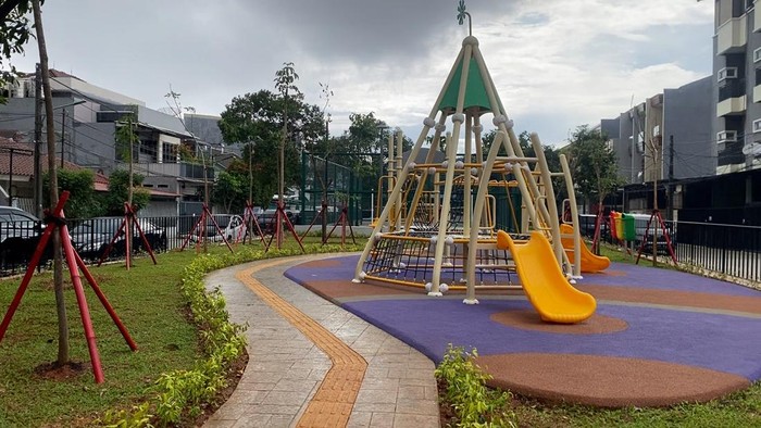 Gubernur Provinsi DKI Jakarta, Pramono Anung meresmikan Taman Bugar di Duri Kepa. Berbagai fasilitas taman bermain anak-anak hingga fasilitas olahraga yang di sediakan di Taman Bugar ini.