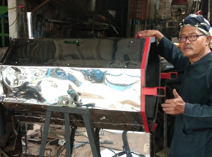 Taruna Agni mesin pengolahan sampah berbasis pirolisis hasil kolaborasi akademisi Binus University dengan Pusat Teknologi Tepat Guna Kecamatan Tanah Sereal, Kota Bogor.