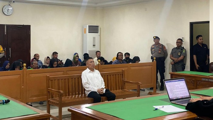 Terdakwa kasus sindikat uang palsu, Annar Salahuddin Sampetoding saat menjalani sidang di PN Sungguminasa, Gowa.