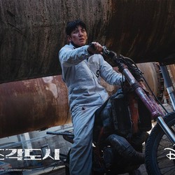 Ketegangan dalam Foto-foto Adegan Drakor Disney+ The Manipulated