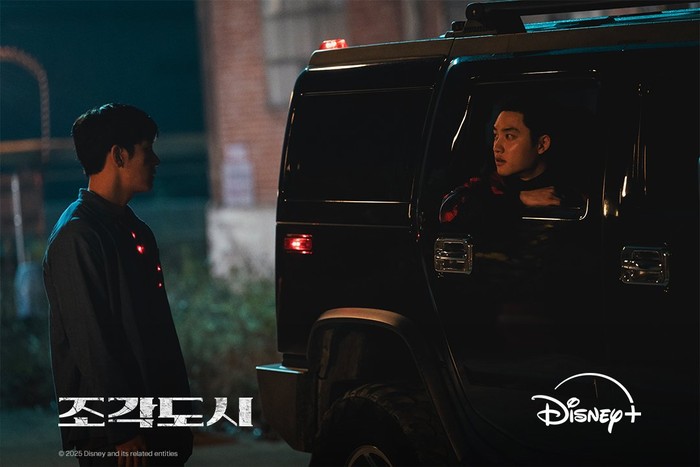 Adegan dalam drama Korea original Disney+ The Manipulated.