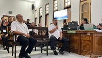 Topan saat menjawab pertanyaan hakim Pengadilan Negeri Medan. (Foto: Finta Rahyuni/detikSumut)