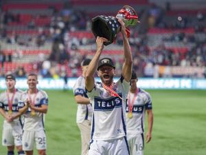 2 Bulan Bela Vancouver Whitecaps, Thomas Muller Angkat Piala