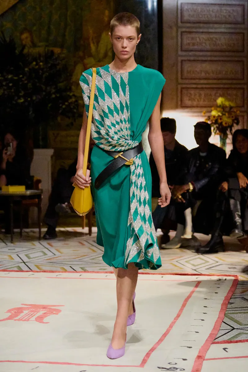 Versace Spring-Summer 2026, Koleksi Perdana Dario Vitale