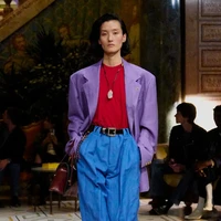 Belum Setahun, Desainer Baru Versace Keluar Setelah Prada Resmi Akuisisi