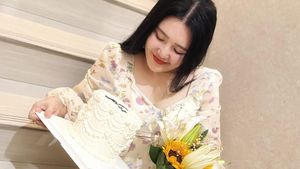 Via Vallen Sederhana Rayain Ultah, Beli Kue Sendiri?