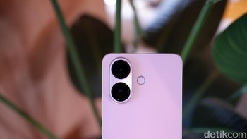 V60 Lite dibekali kamera utama 50MP Sony IMX882 yang menghasilkan foto tajam di segala kondisi cahaya. Kamera depan 32MP mendukung video 4K depan-belakang untuk kebutuhan vlogging. Foto: Adi Fida Rahman/detikINET