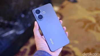 Vivo V60 Lite Series warna Vibing Black. Foto: Adi Fida Rahman/detikINET