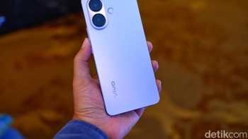Vivo V60 Lite Series warna Vibing Blue Foto: Adi Fida Rahman/detikINET