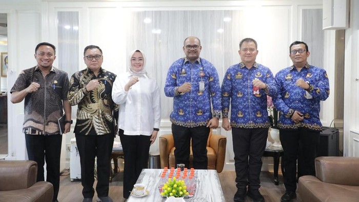 Wali Kota Kendari Siska Karina Imran menemui Dirjen Bina Administrasi Wilayah (Bina Adwil) Kemendagri, Safrizal ZA di Jakarta.