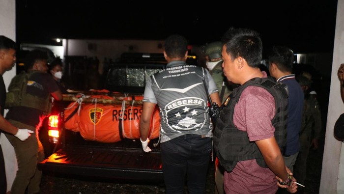 Pendulang emas yang tewas dibantai kelompok kriminal bersenjata (KKB) pimpinan Elkius Kobak di Kabupaten Yahukimo, Papua Pegunungan, bertambah menjadi 7 orang.