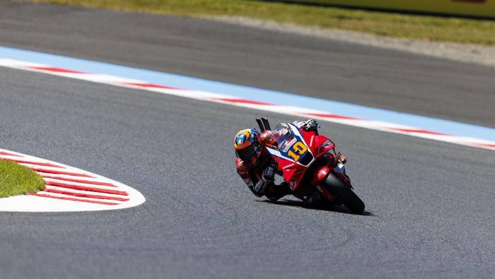 MOTEGI, TOCHIGI PREFECTURE, JAPAN - 2025/09/27: Number 10 Castrol HRC Honda Team rider Luca Marini during Practice 3 at the 2025 Motul Grand Prix of Japan. (Photo by Stephen Blackberry/SOPA Images/LightRocket via Getty Images)