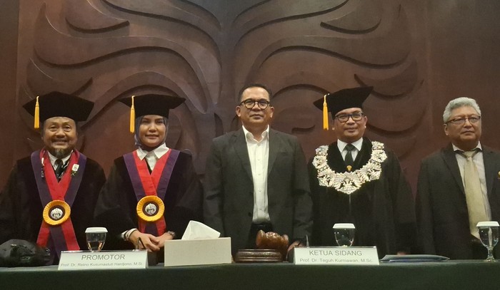 Ahmad Iman Sukri raih gelar doktor di UI (Sholihin/detikcom)