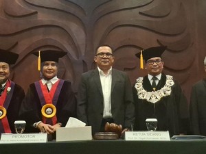 Waka Baleg DPR Ahmad Iman Sukri Raih Doktor Ilmu Administrasi di UI