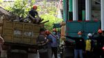 Alat Berat Dikerahkan, Bongkar Reruntuhan Ponpes Al Khoziny Sidoarjo