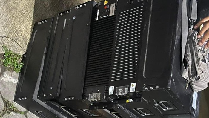 Barang bukti berupa baterai tower BTS yang dicuri di Prambanan.