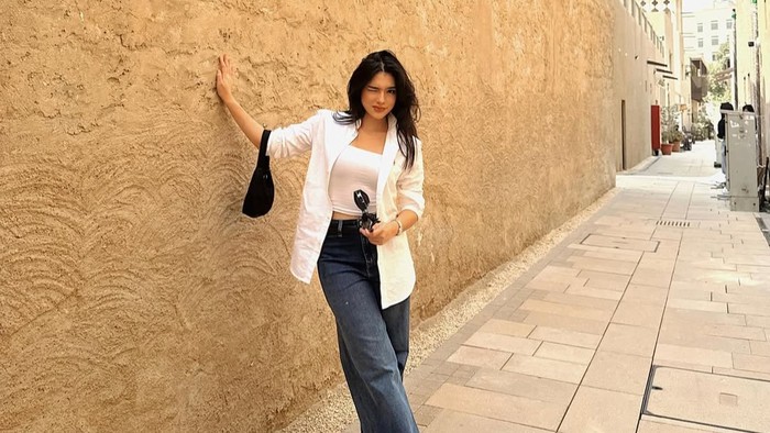Davina Karamoy liburan ke Dubai