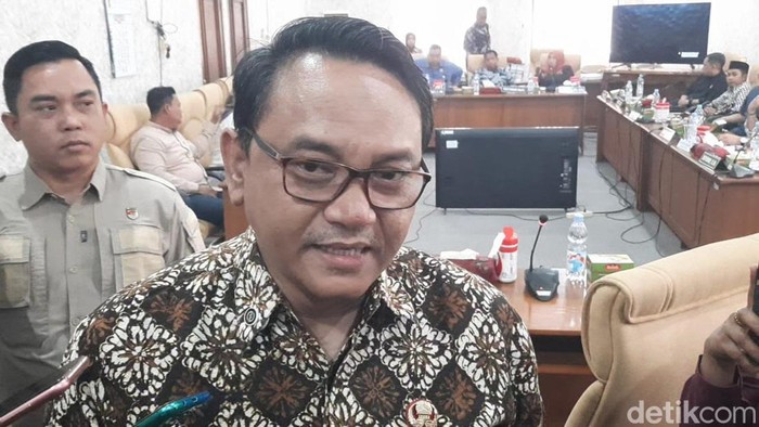 Wakil Bupati Pati Risma Ardhi Chandra saat hadir di rapat Pansus Hak Angket DPRD Pati, Jumat (3/10/2025).