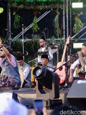 Duet Kunto Aji-Hadroh Clan Bikin Penonton Synchronize Terpukau