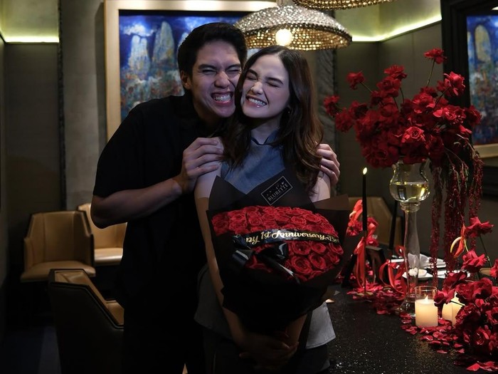El Rumi dan Syifa Hadju merayakan setahun jadian.