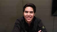 El Rumi tersenyum semringah memandang wajah kekasihnya. Foto: Instagram @elelrumi