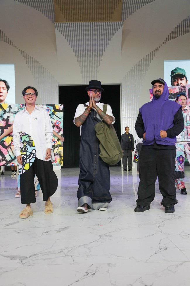 Kolaborasi lintas disiplin ini menunjukkan bagaimana mode dapat berfungsi sebagai ruang dialog antara perancang busana, seniman, dan masyarakat urban. CANVAR 2025 menegaskan bahwa pakaian bukan hanya lapisan luar tubuh, tetapi juga perpanjangan dari emosi dan pengalaman manusia. (Foto: Dok. Senayan City)