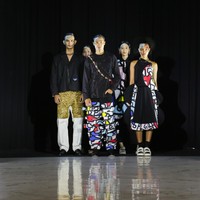 Dengan pendekatan yang konseptual sekaligus dapat dikenakan, koleksi ini menjadi simbol bagaimana seni kontemporer dapat hidup di jalanan, di galeri, dan di atas panggung mode. (Foto: Dok. Senayan City)