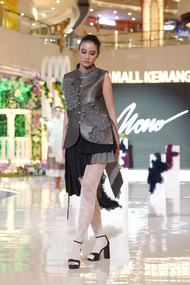 Hadir pula potongan tailor dengan aksen smock hingga anyaman yang menambah kesan playful. Foto: Dok. Lippo Mall Kemang/ALVIN RG