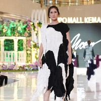 Keunikan desain banyak diperlihatkan lewat padu-padan busana dengan siluet ringan dan wearable. Foto: Dok. Lippo Mall Kemang/ALVIN RG