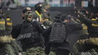 Setelah aksi penguasaan lewat udara, aksi pasukan yang dipimpin prajurit khusus dari Kopasgat dikerahkan melalui jalur darat. Dengan tujuan mengatasi serangan para kombatan bersenjata lengkap.