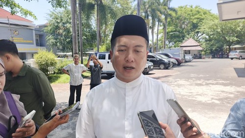 Gubernur NTB Lalu Muhamad Iqbal ditemui di kantornya, Jumat (3/10/2025). (Ahmad Viqi/detikBali).