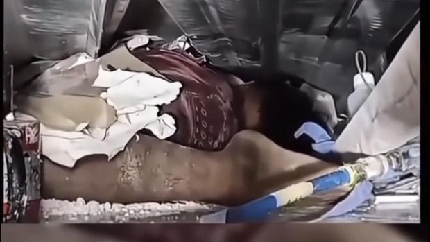 Haikal dan temannya saat terjebak reruntuhan bangunan Ponpes Al Khoziny di Sidoarjo