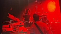 Pesona Ilan Rubin Drummer Baru Foo Fighters Gak Kalah dari Dave Grohl