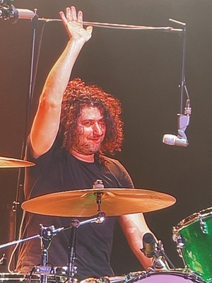 Pesona Ilan Rubin Drummer Baru Foo Fighters Gak Kalah dari Dave Grohl