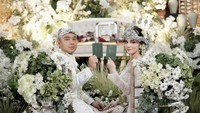 Irenne Ghea memakai adat Jawa untuk hari bahagianya dengan Bintang Pradana. (Foto: dok Instagram irenneghea__reall)
