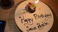 Bintang serial Beyond the Bar itu mendapatkan kue kecil bertuliskan, Happy Birthday Jeon Hye Bin. Foto: Instagram @heavenbin83