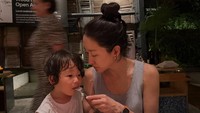 Jeon Hye Bin memilih Bali sebagai destinasi untuk merayakan ulang tahun dirinya dan anak. Jeon Hye Bin merayakan ulang tahunnya di Potato Head, Seminyak, Bali bersama anak dan suami. Foto: Instagram @heavenbin83