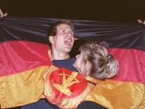 Jerman Pascareunifikasi: 35 Tahun Bersatu, Identitas Belum Menyatu