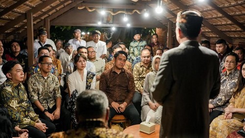 Jokowi dan Juru Bicara PSI, Cheryl Tanzil.