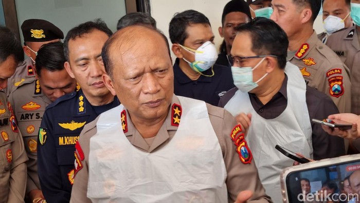 Kapolda Jatim Irjen Nanang Avianto di Kompartemen Dokpol RS Bhayangkara Surabaya.