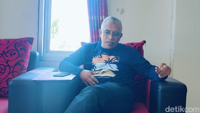 Kepala Dinas Tenaga Kerja dan Transmigrasi Kabupaten Dompu. Nursalam, Jumat (3/10/2025). (Faruk)